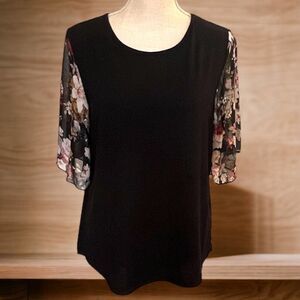 Emery Rose, Medium, Black Top w/ Sheer Flutter Short Sleeve with Roses